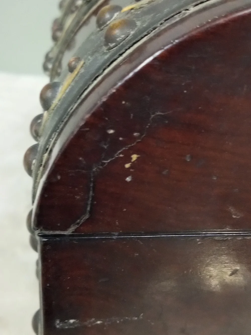 19th Century Burled Walnut Wood English Tea Box With Bone Details